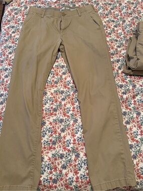 Lee Men’s Slim Straight Chino Pants! Size 34x32! GUC! I have 4 left!